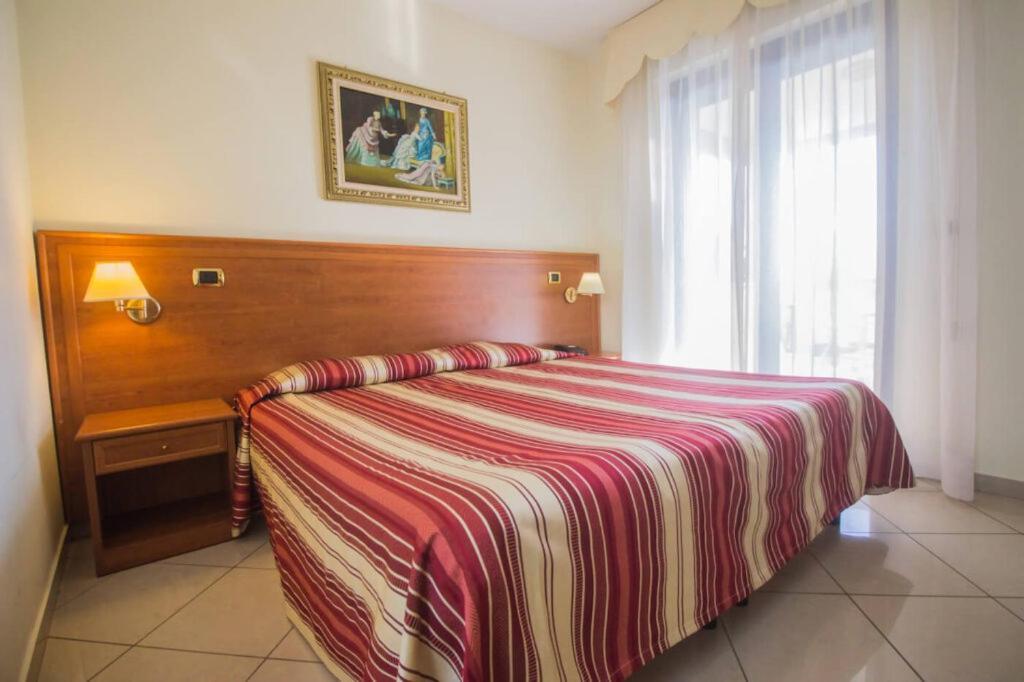Hotel Jolly Modugno Exterior foto